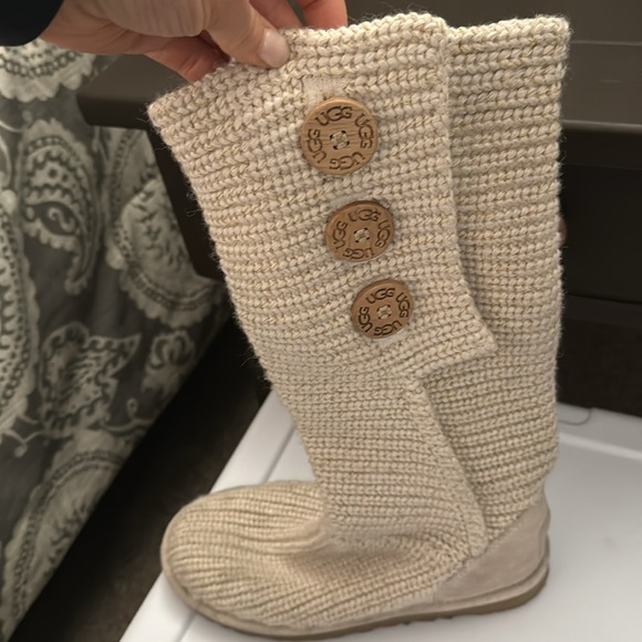 Knitted uggs with fold over option - beige/cream color. Size 6 - Picture 2 of 3